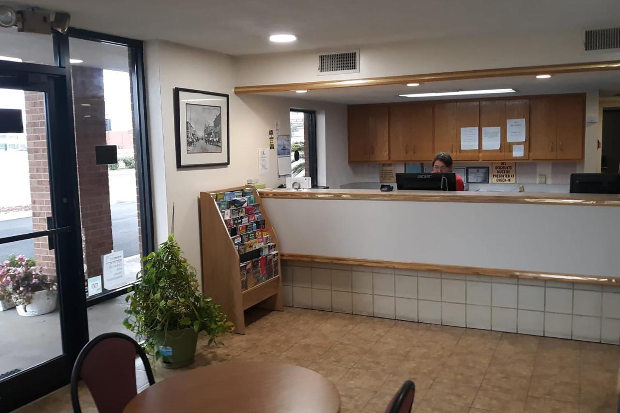 Super Value Inn Валдоста Экстерьер фото