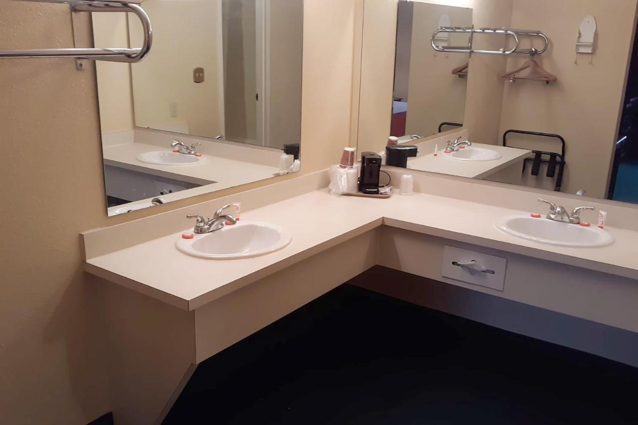 Super Value Inn Валдоста Экстерьер фото