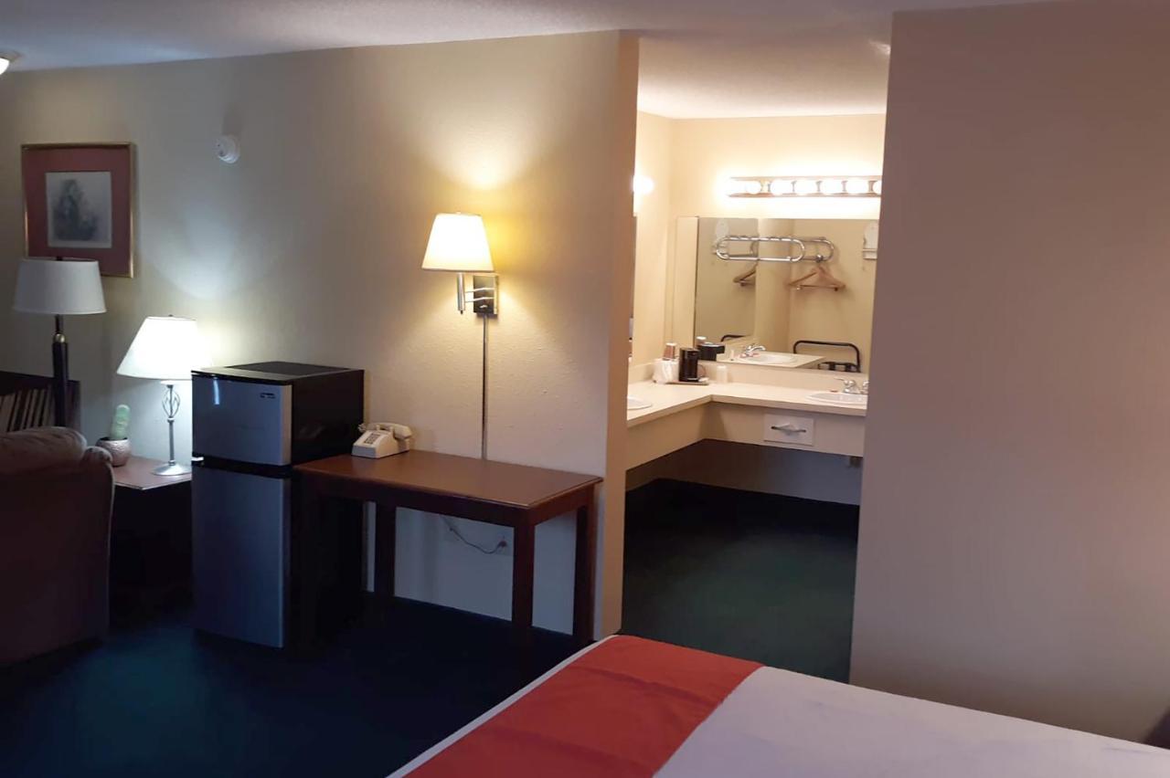Super Value Inn Валдоста Экстерьер фото